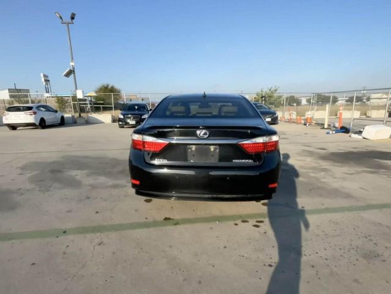 2014 Lexus Es 300H - Image 4
