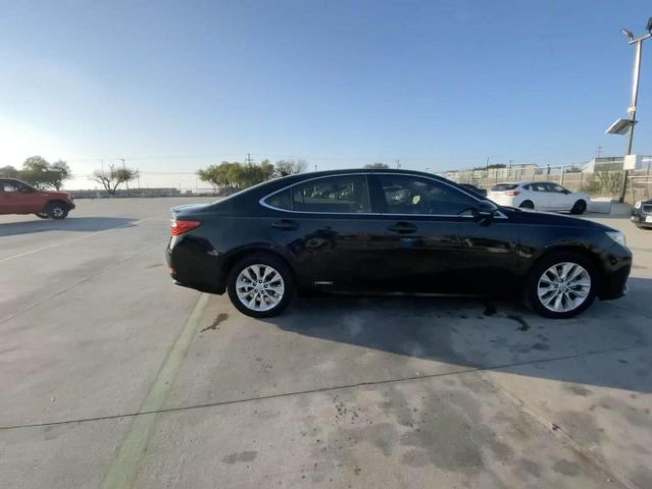 2014 Lexus Es 300H - Image 5