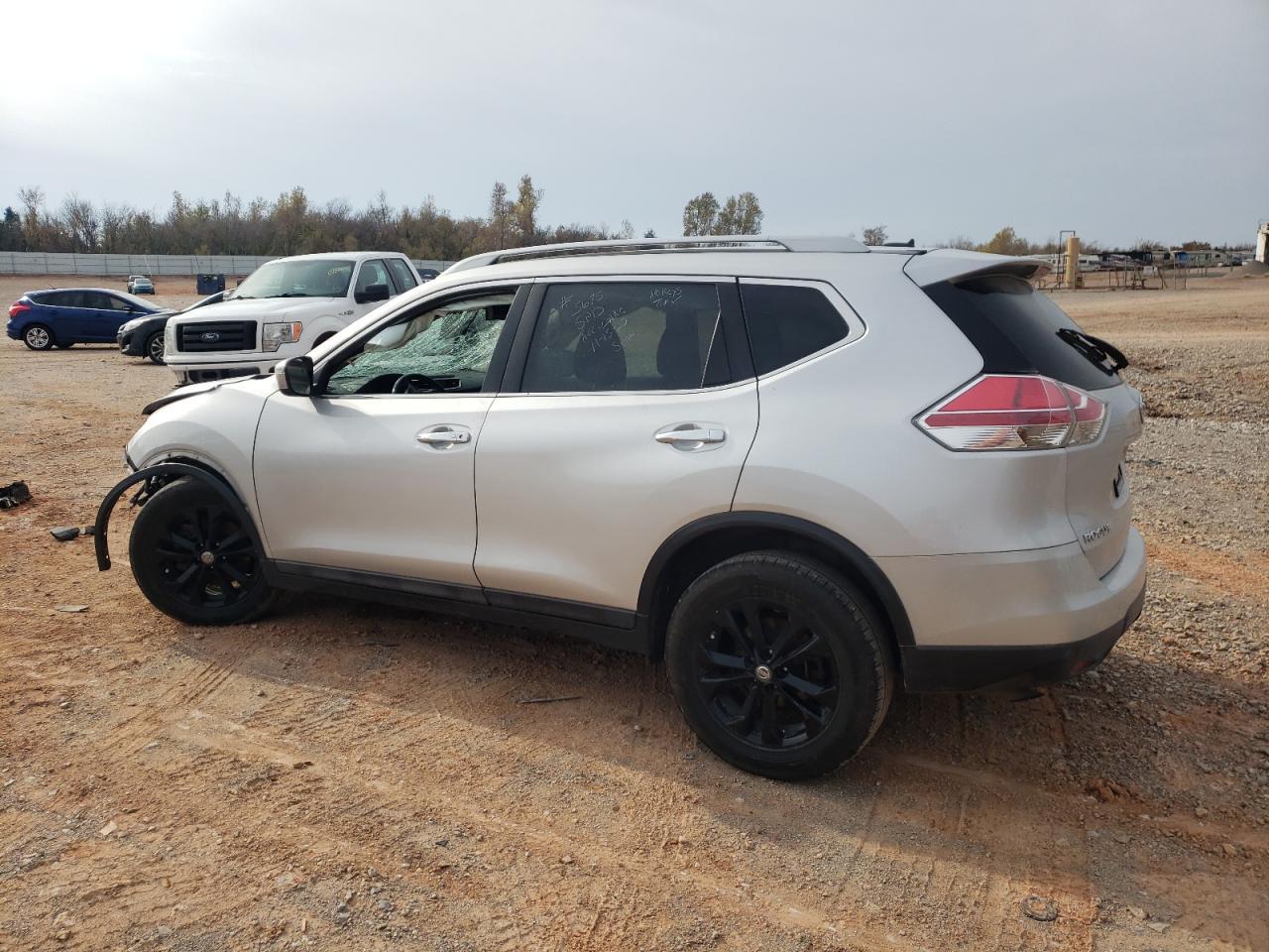 2015 Nissan Rogue S - Фото 2
