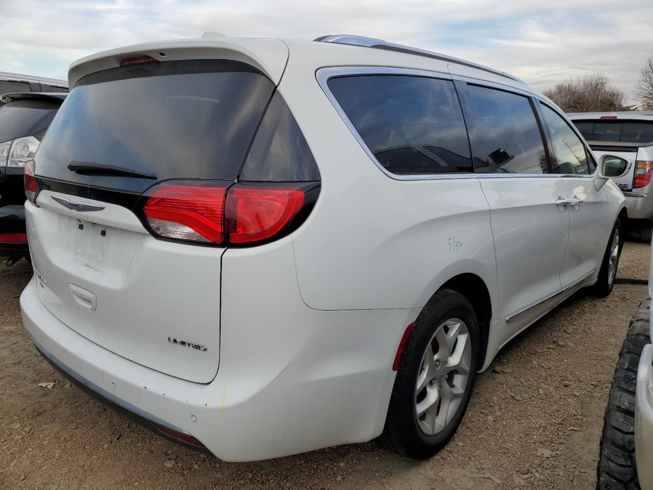 2020 Chrysler Pacifica Limited - Image 3
