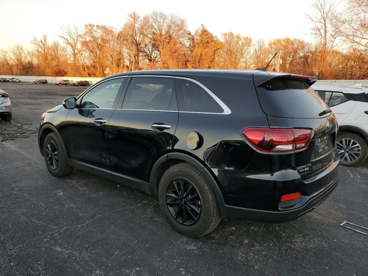 2020 Kia Sorento L - Image 2
