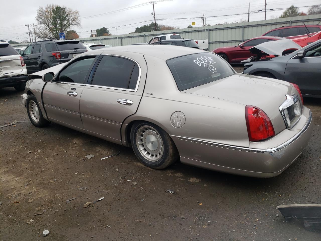 2001 Lincoln Town Car Executive - Фото 2