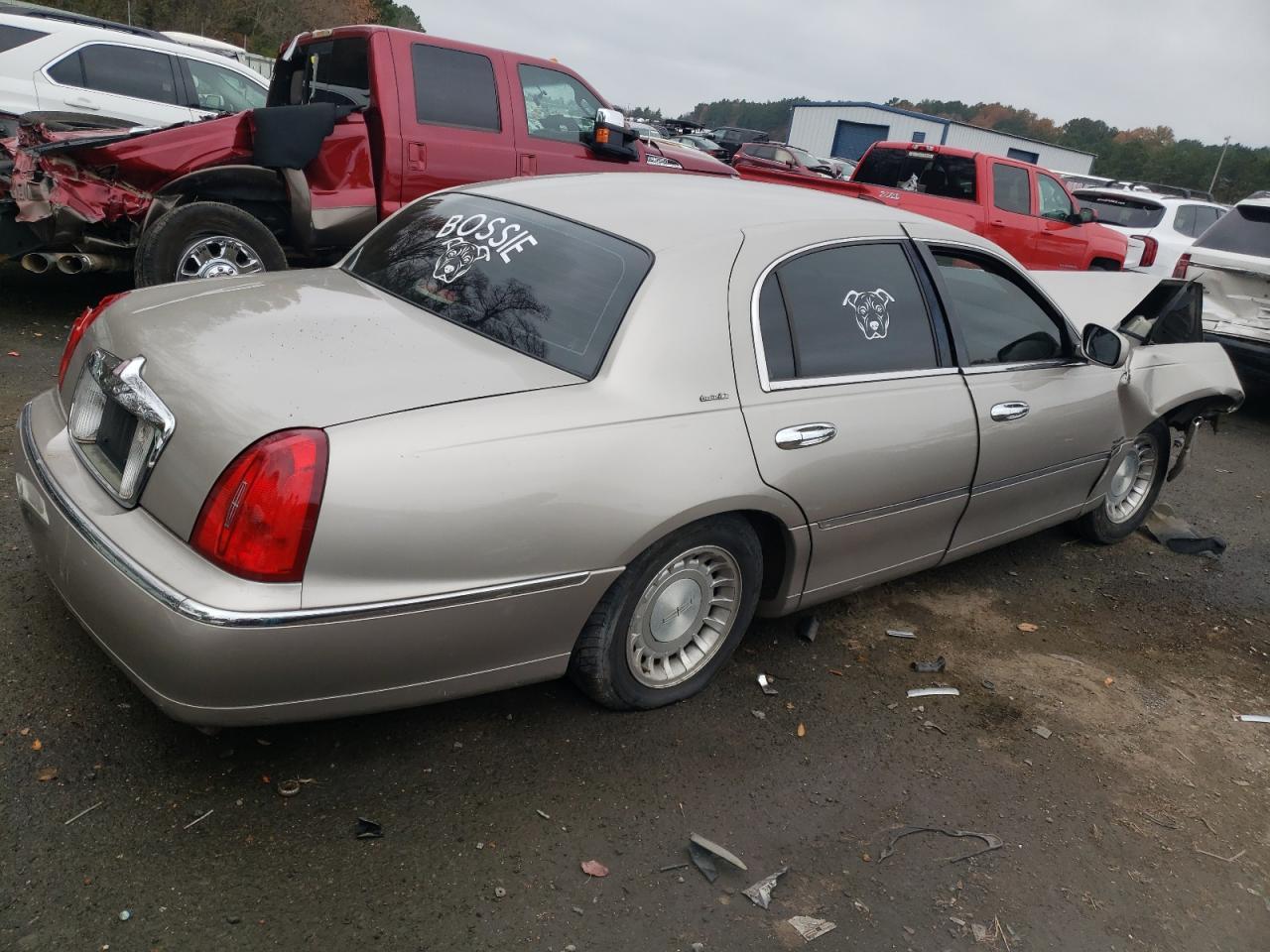 2001 Lincoln Town Car Executive - Фото 3
