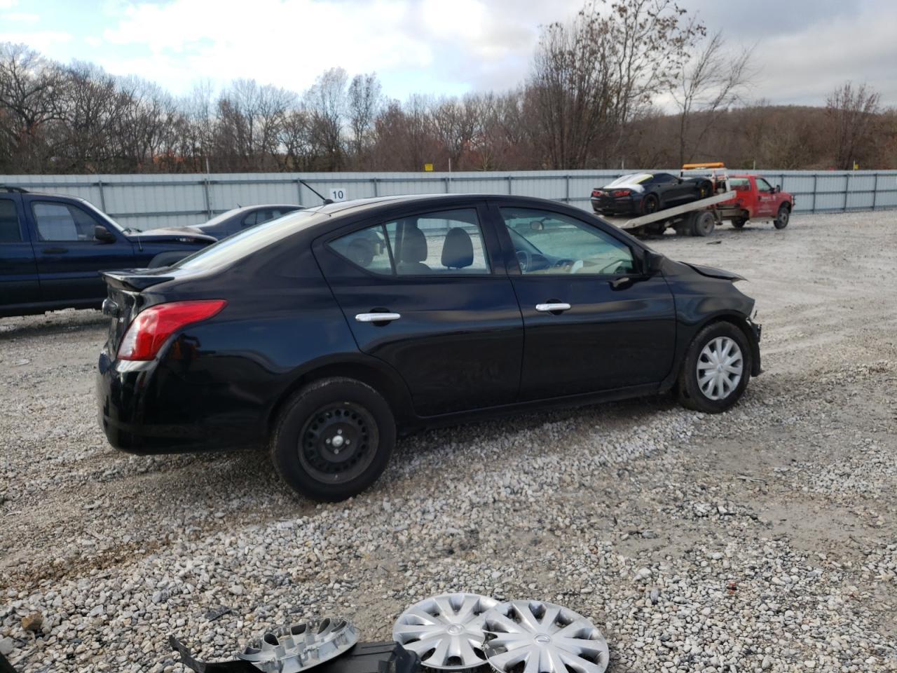 2019 Nissan Versa S - Фото 3