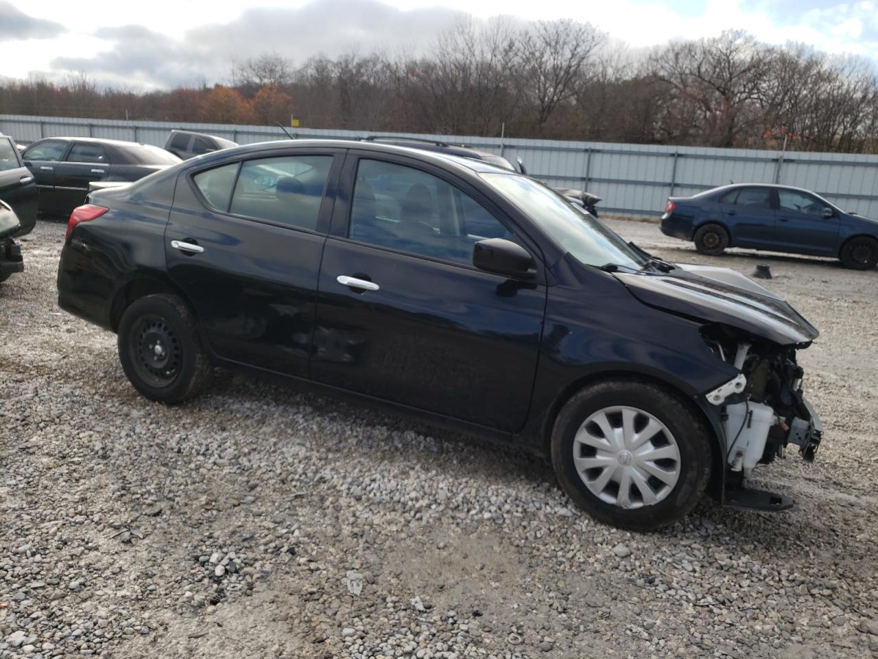 2019 Nissan Versa S - Фото 4