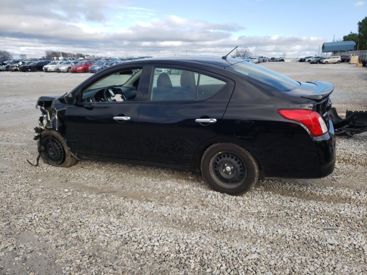 2019 Nissan Versa S - Фото 2