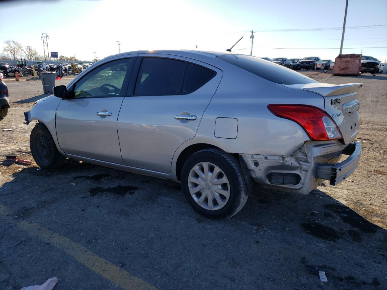 2019 Nissan Versa S - Фото 2