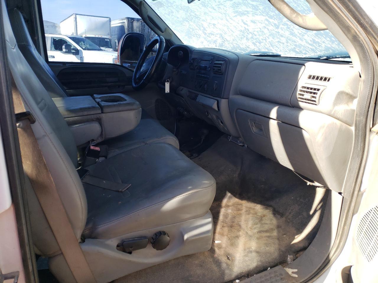 2007 Ford F550 Super Duty - Image 5