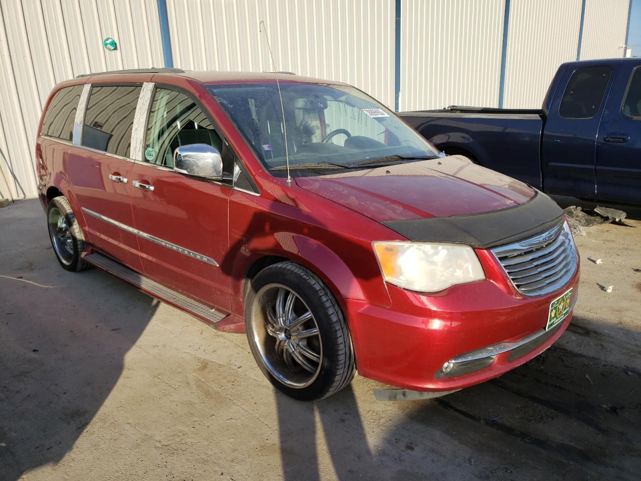 2013 Chrysler Town & Country Touring L - Фото 4