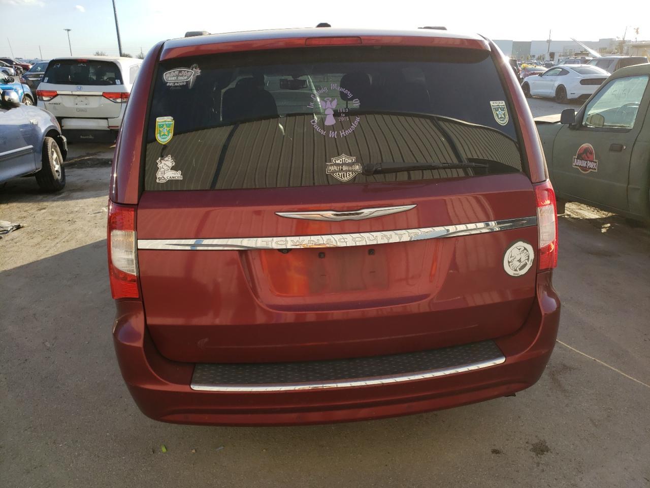 2013 Chrysler Town & Country Touring L - Фото 6