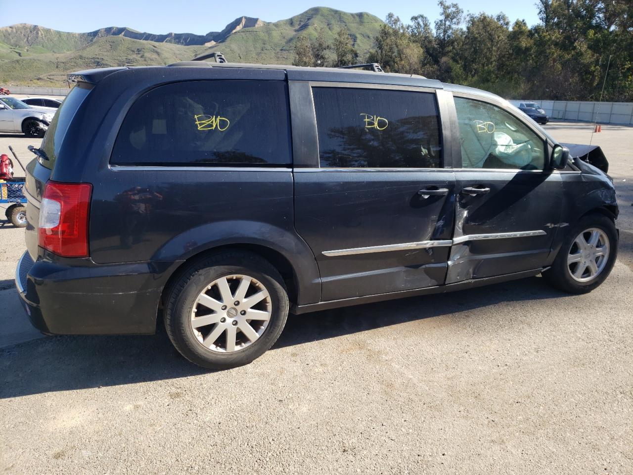 2013 Chrysler Town & Country Touring - Фото 3