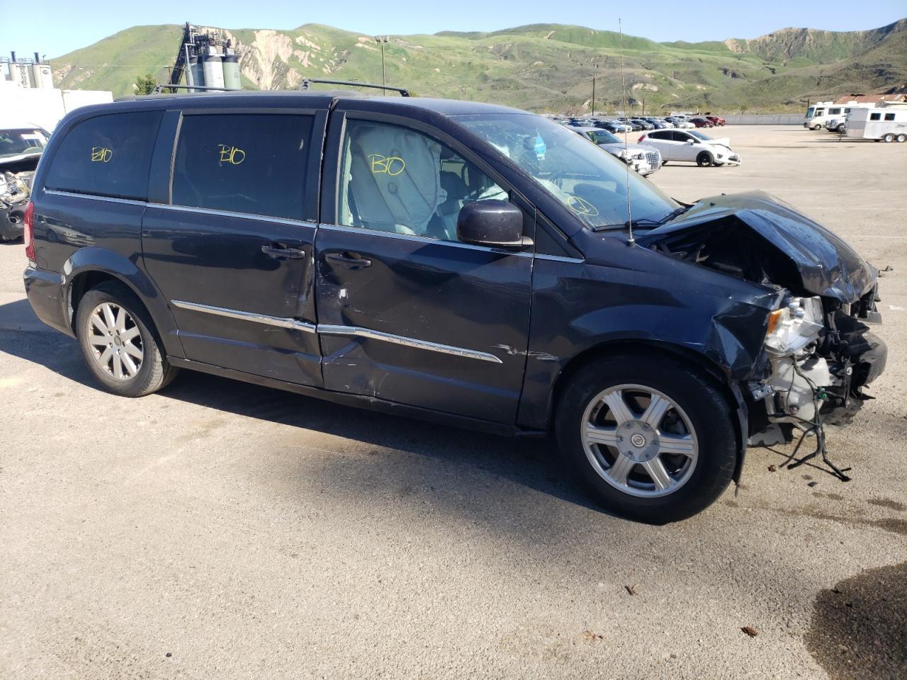 2013 Chrysler Town & Country Touring - Фото 4