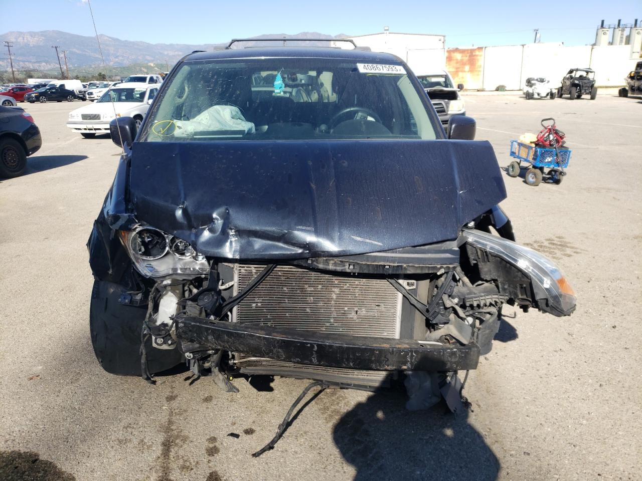 2013 Chrysler Town & Country Touring - Фото 5