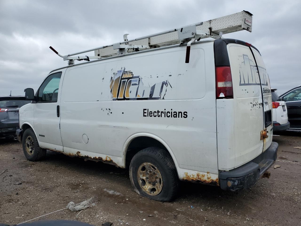 2012 Chevrolet Express G2500 - Фото 2