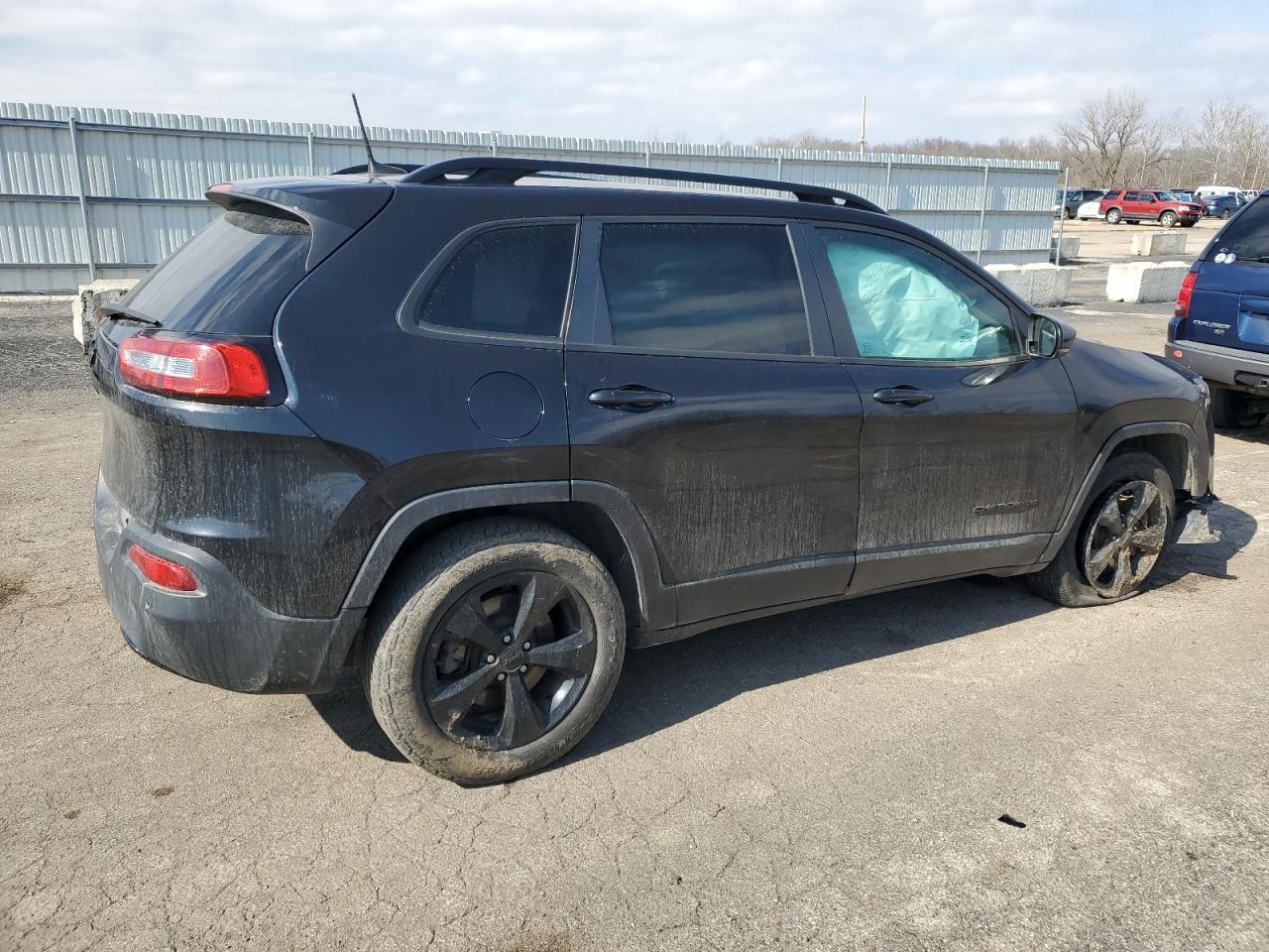 2016 Jeep Cherokee Latitude - Image 3