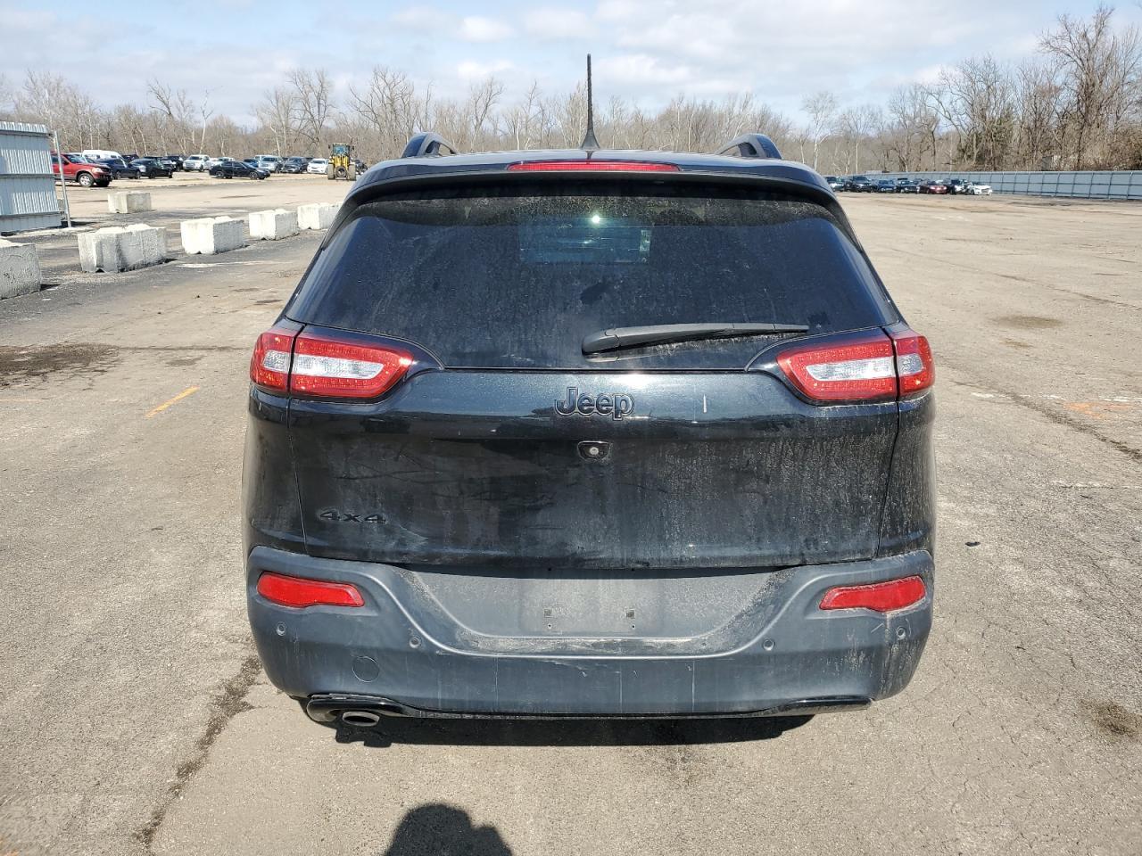 2016 Jeep Cherokee Latitude - Image 6