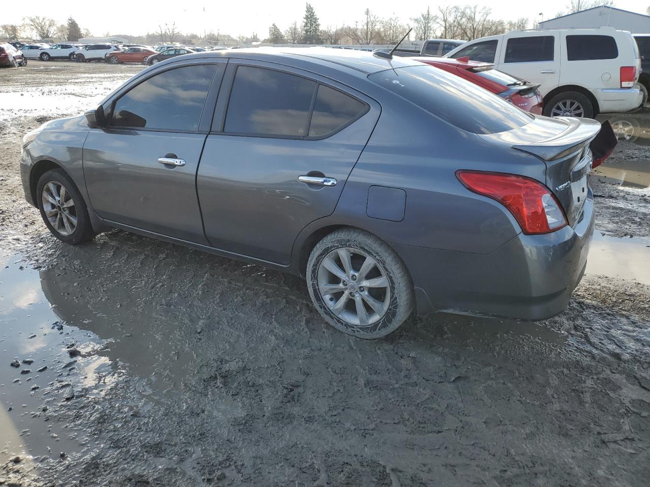 2017 Nissan Versa S - Фото 2