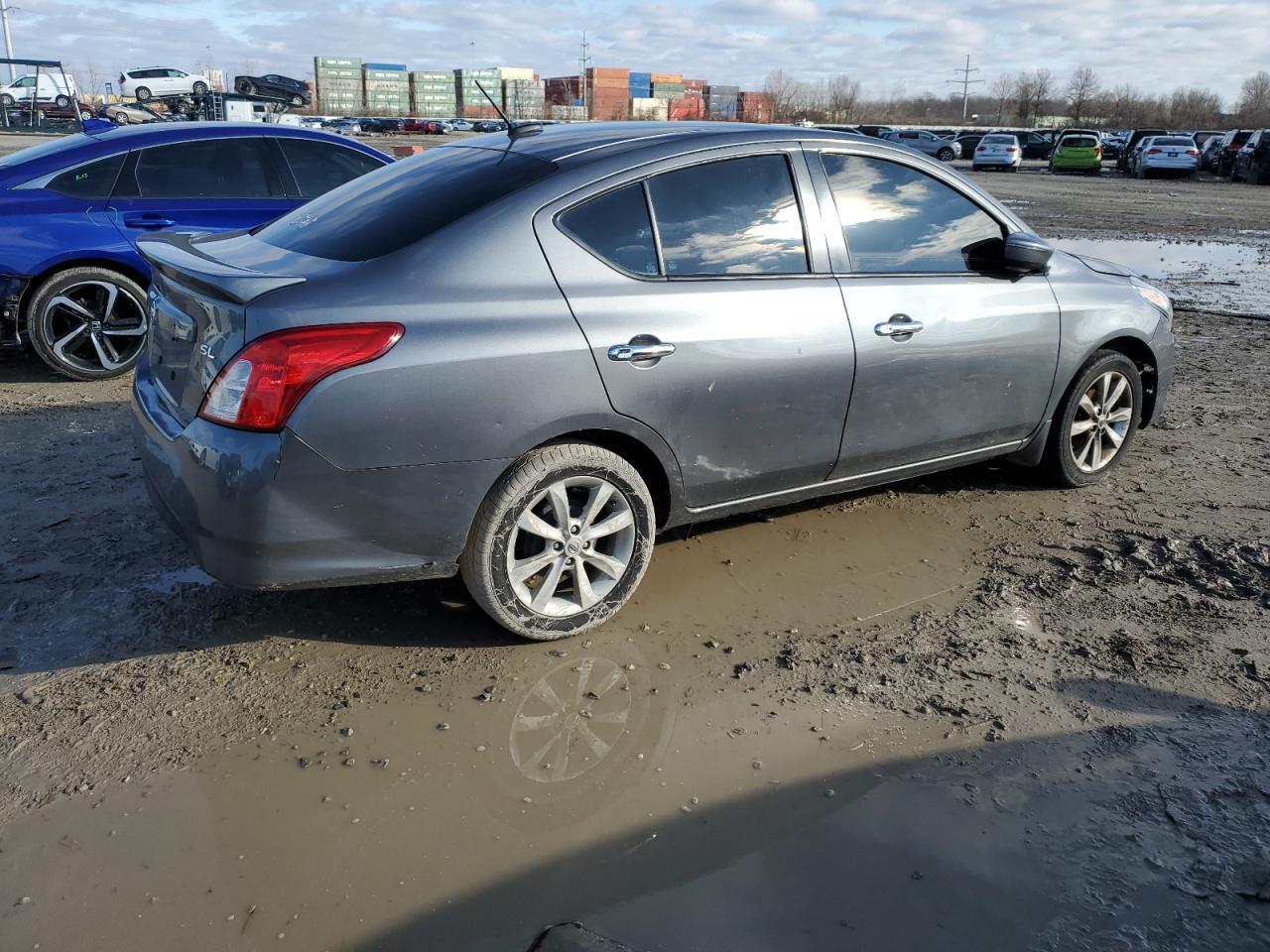 2017 Nissan Versa S - Фото 3