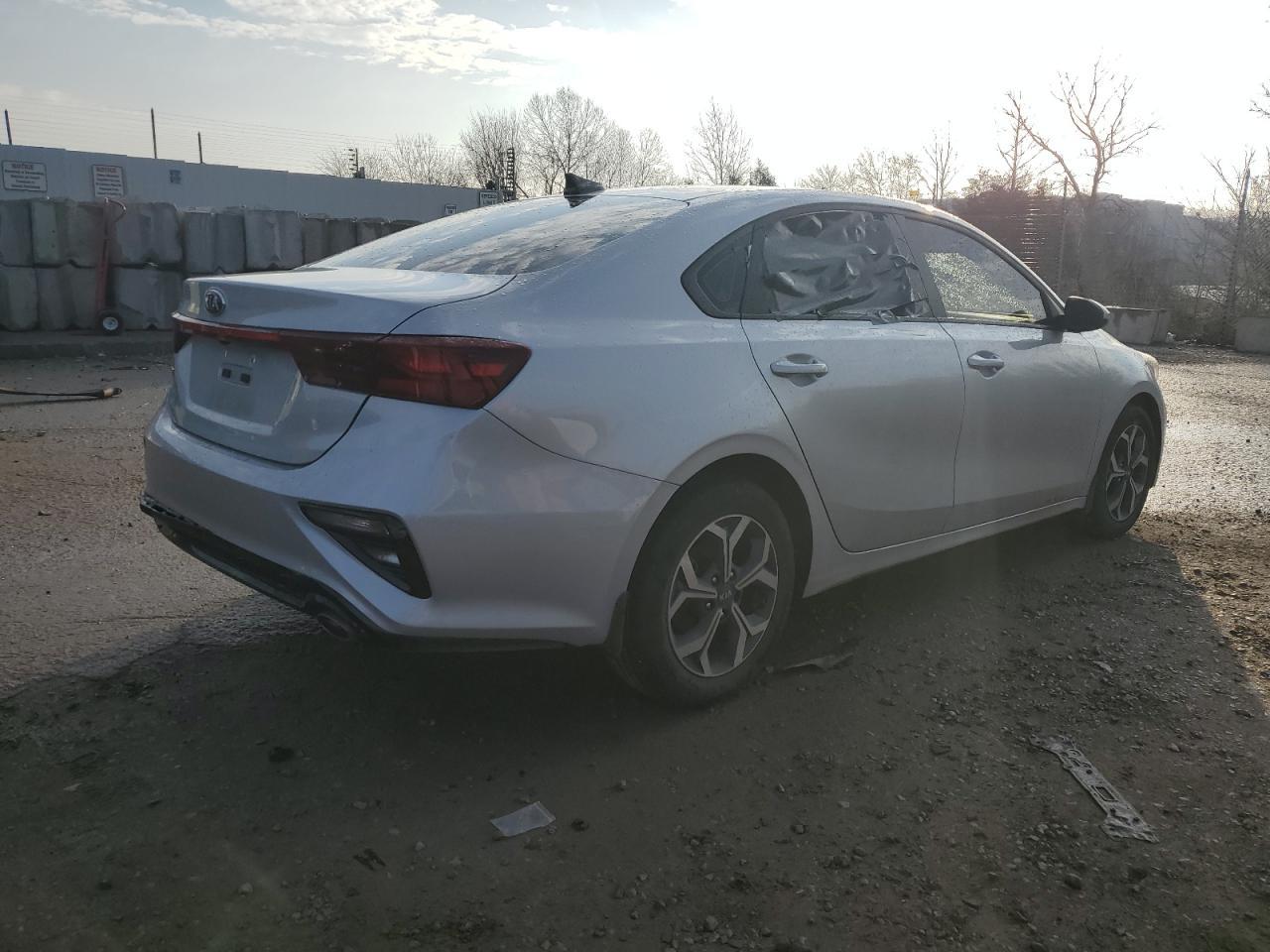 2021 Kia Forte Fe - Фото 3