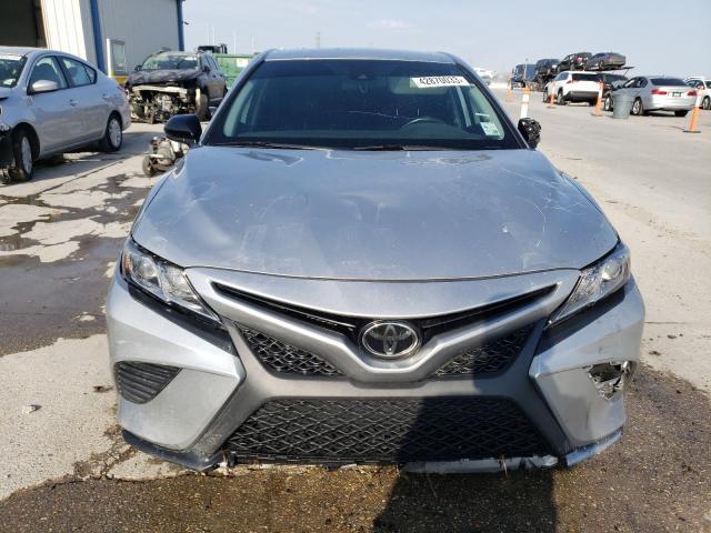 2020 Toyota Camry Se - Фото 5