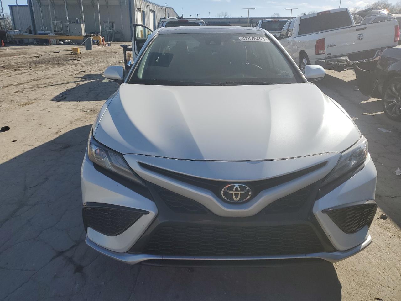 2021 Toyota Camry Xse - Фото 5