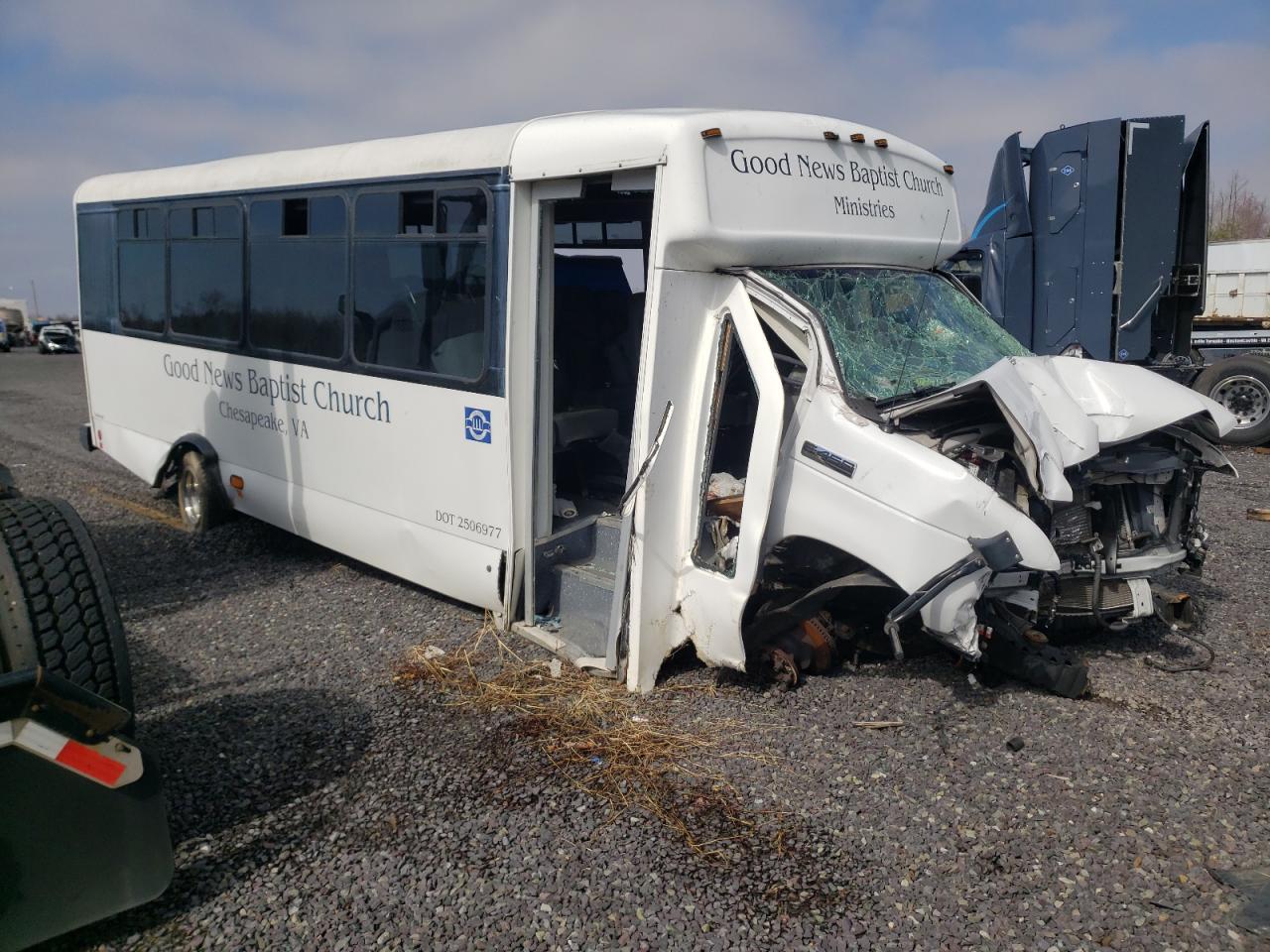 2014 Ford Econoline E450 Super Duty Cutaway Van - Фото 4