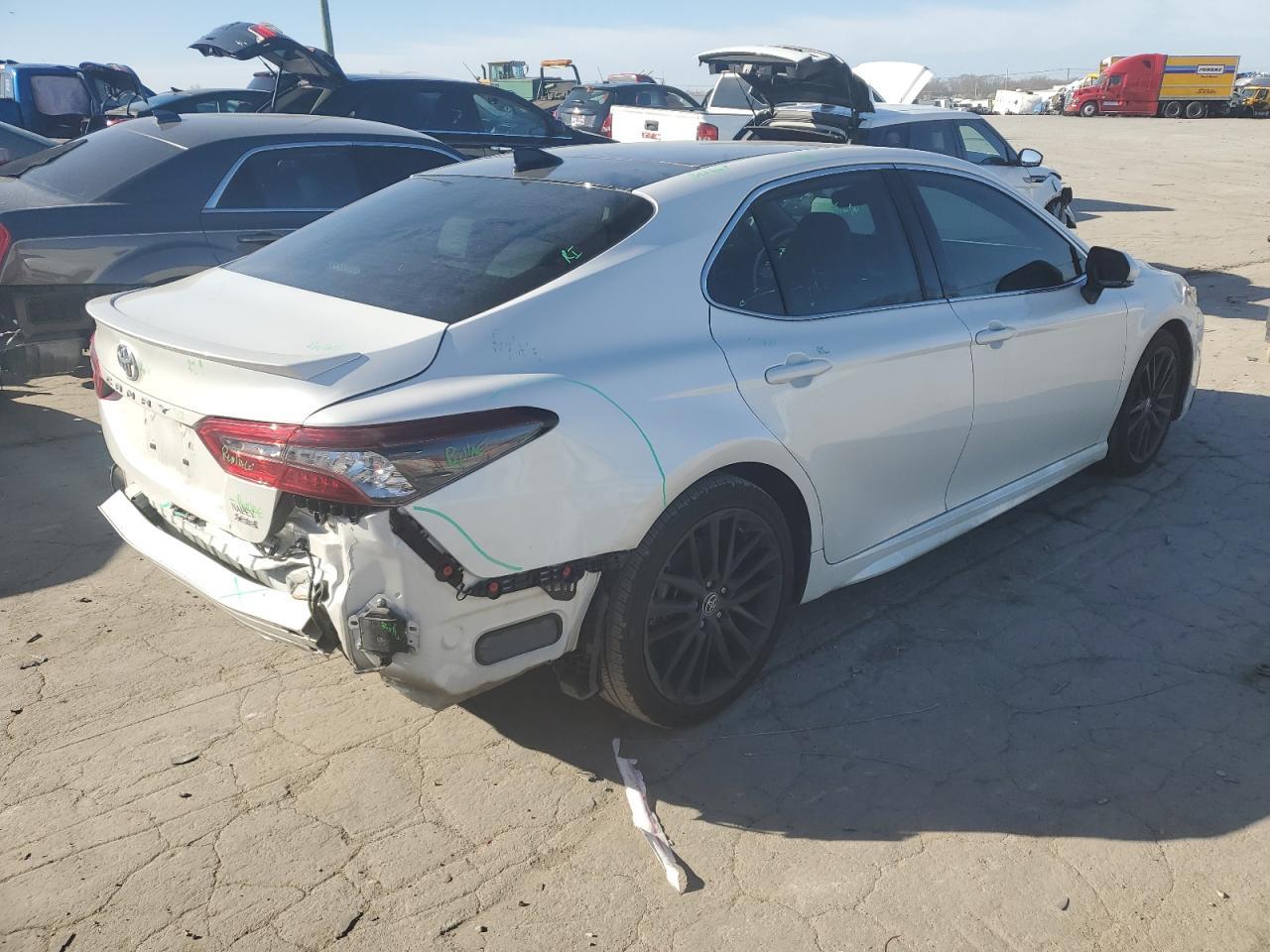 2021 Toyota Camry Xse - Фото 3