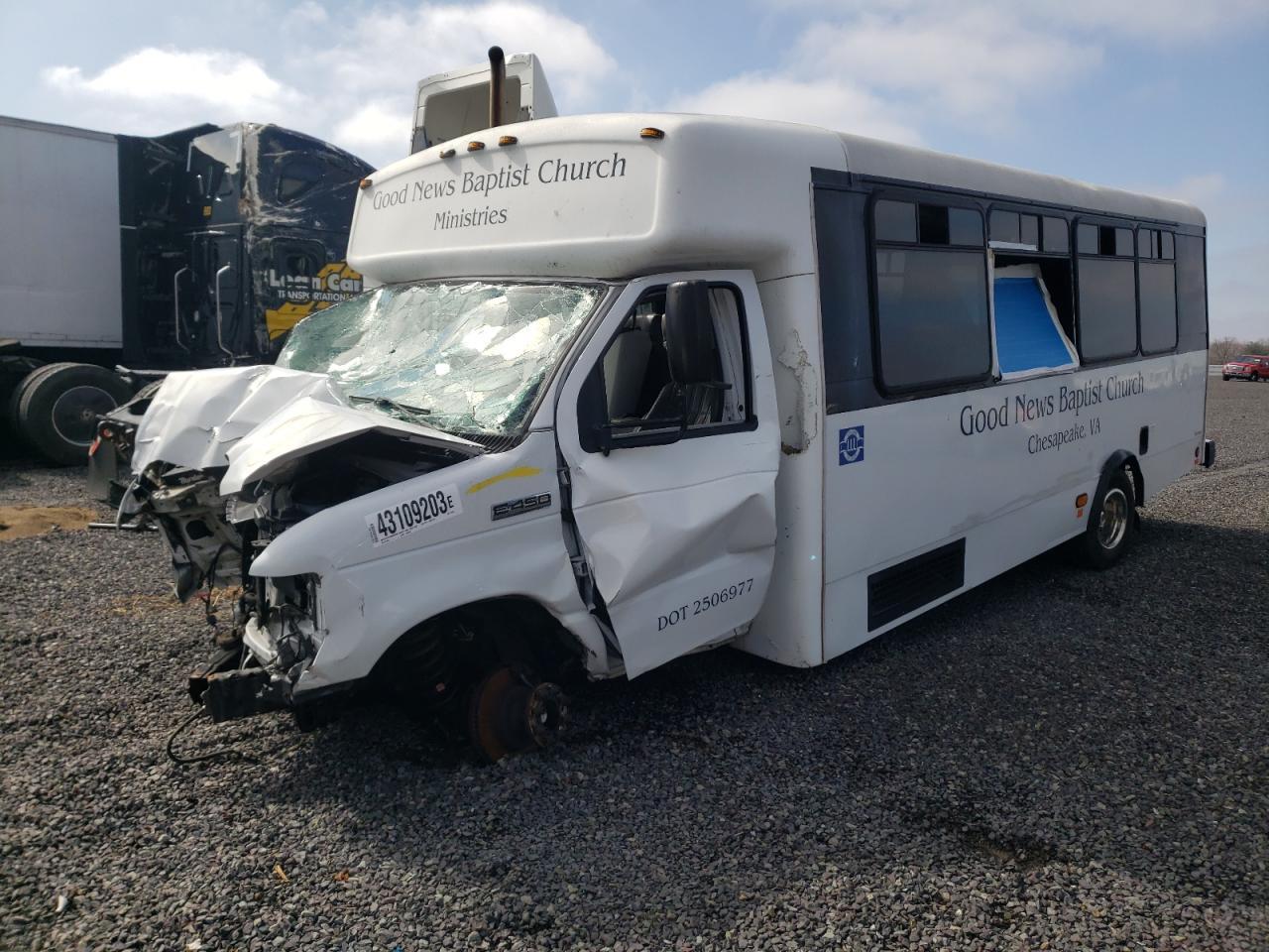 2014 Ford Econoline E450 Super Duty Cutaway Van