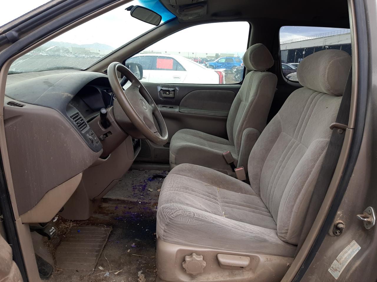 1998 Toyota Sienna Le - Image 7