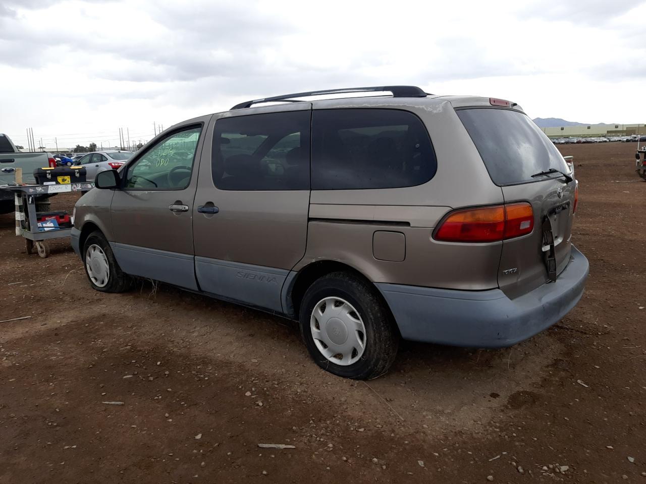1998 Toyota Sienna Le - Image 2