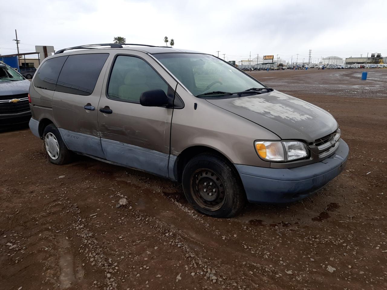 1998 Toyota Sienna Le - Image 4