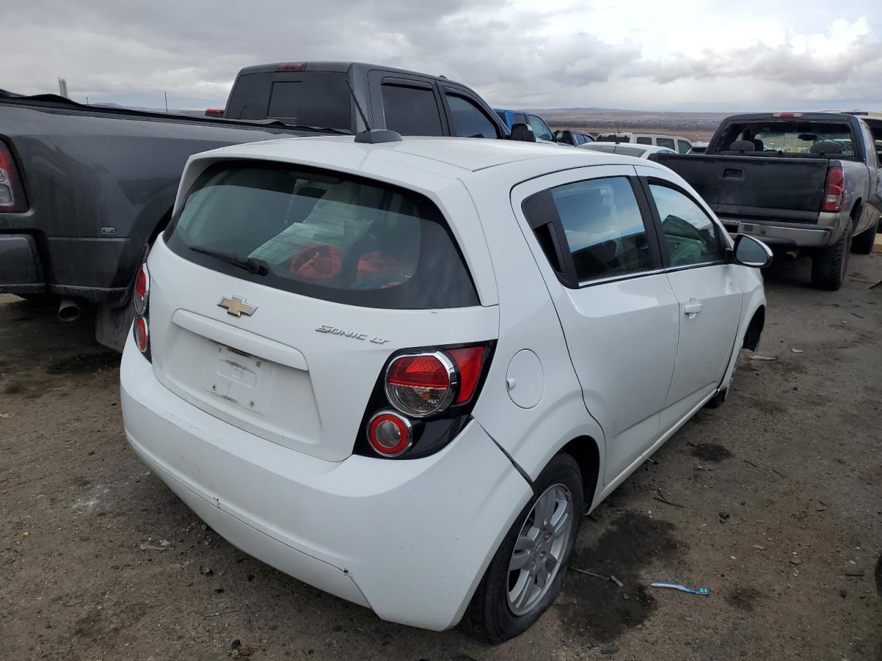 2016 Chevrolet Sonic Lt - Image 3