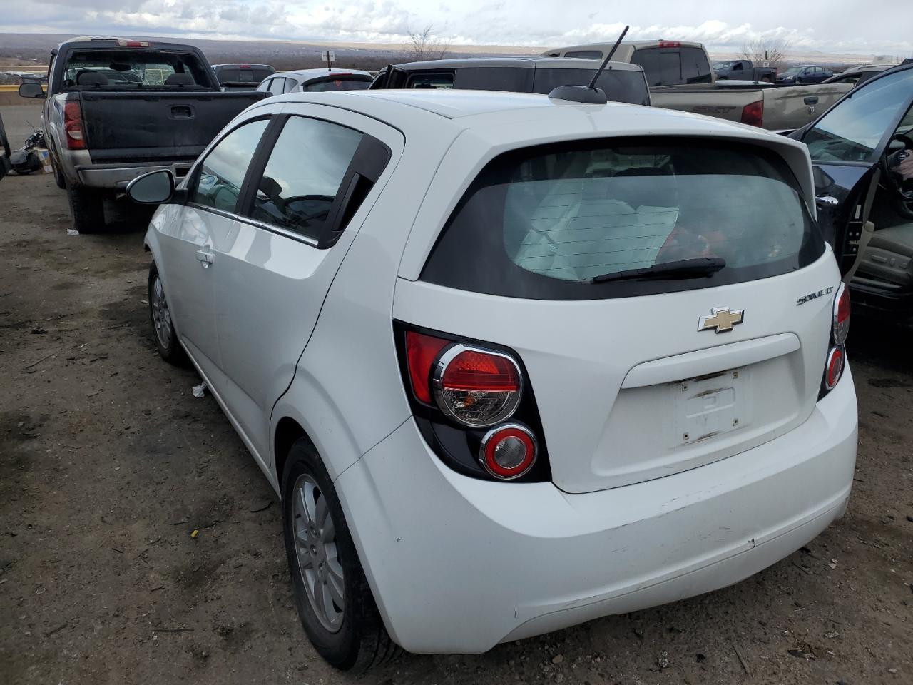 2016 Chevrolet Sonic Lt - Image 2