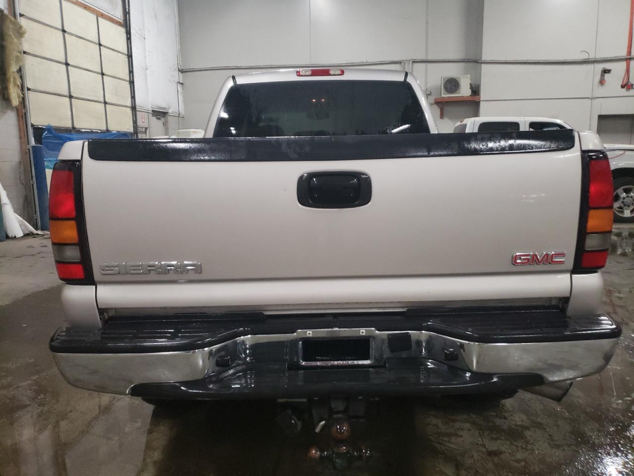 2005 GMC Sierra K2500 Heavy Duty - Фото 6