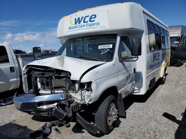 2011 Ford Econoline E450 Super Duty Cutaway Van