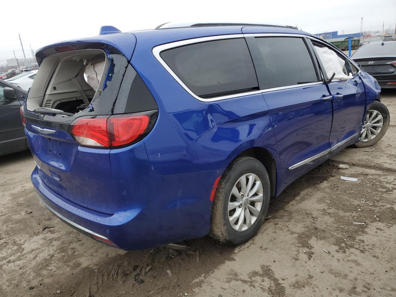 2019 Chrysler Pacifica Touring L - Фото 3