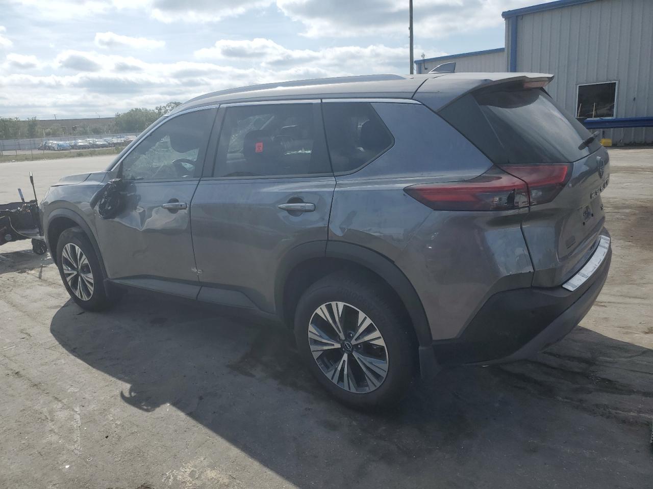 2022 Nissan Rogue Sv - Image 2