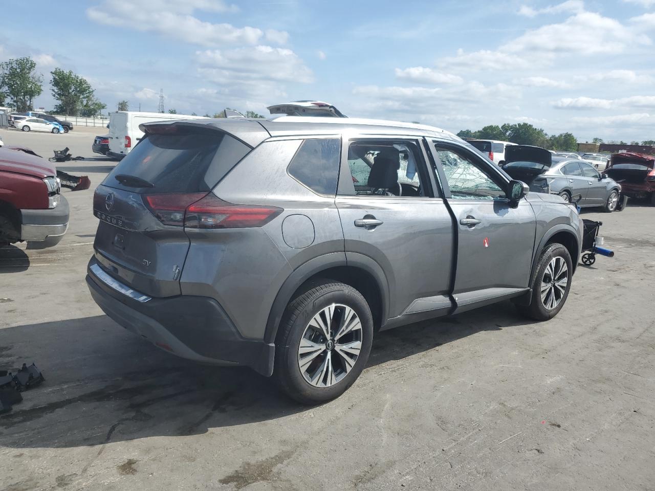 2022 Nissan Rogue Sv - Image 3