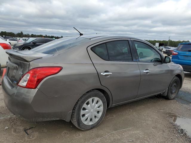 2014 Nissan Versa S - Фото 3