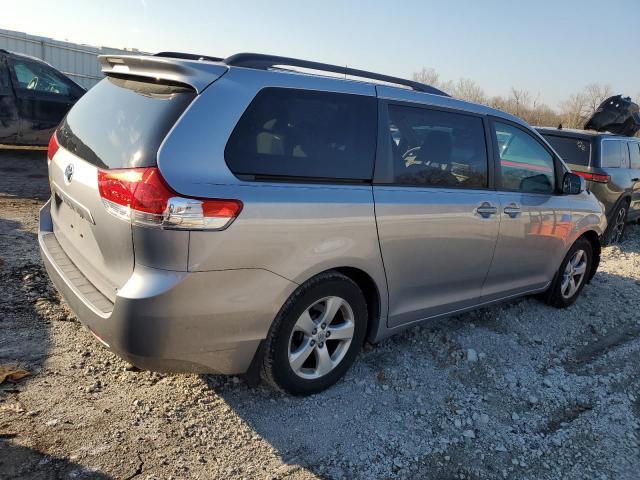2012 Toyota Sienna Le - Фото 3
