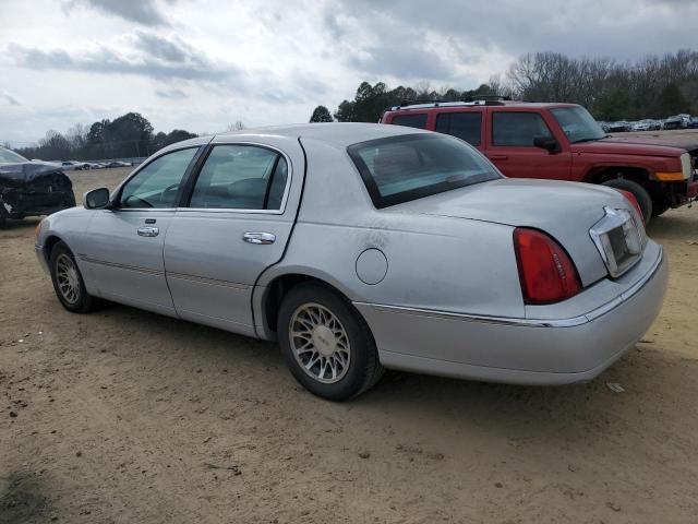 2002 Lincoln Town Car Signature - Фото 2
