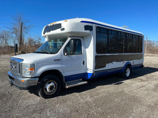 2013 Ford Econoline E450 Super Duty Cutaway Van - Фото 2