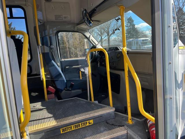 2013 Ford Econoline E450 Super Duty Cutaway Van - Фото 5