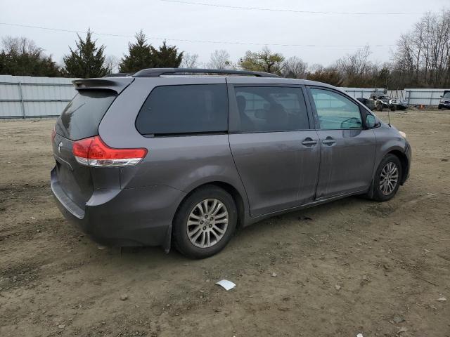 2013 Toyota Sienna Xle - Фото 3