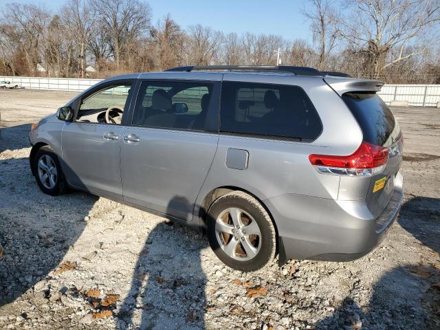 2012 Toyota Sienna Le - Фото 2