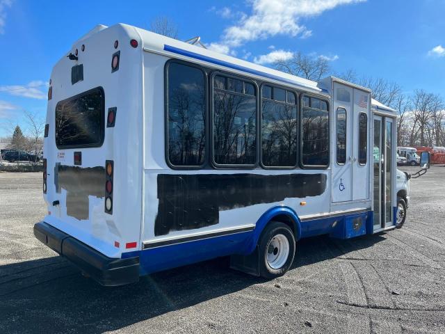 2013 Ford Econoline E450 Super Duty Cutaway Van - Фото 4