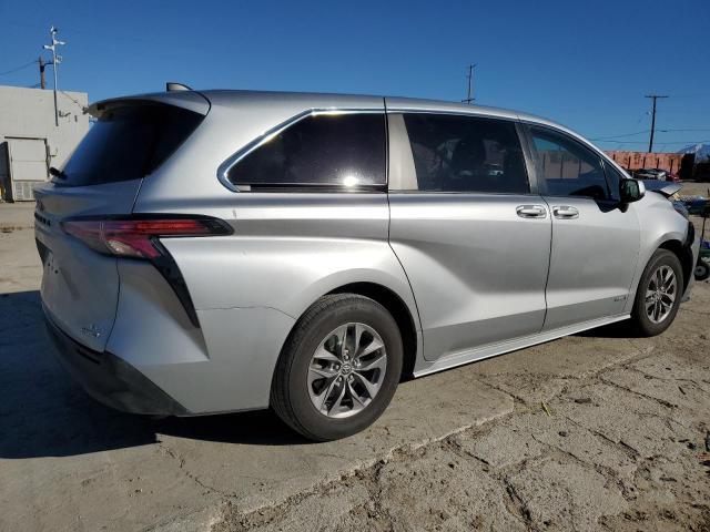 2021 Toyota Sienna Le - Фото 3