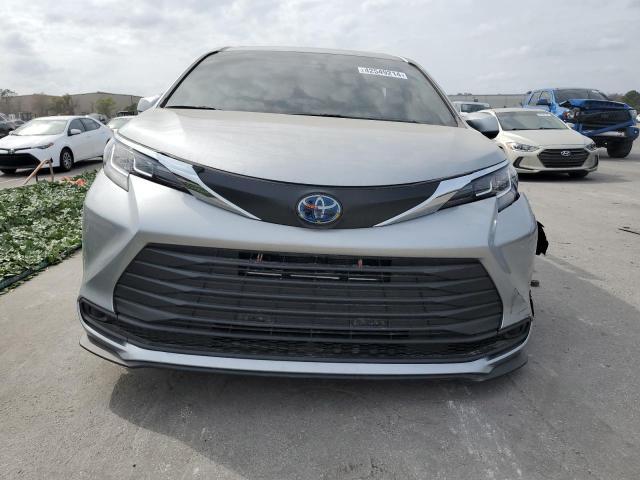 2022 Toyota Sienna Le - Фото 5