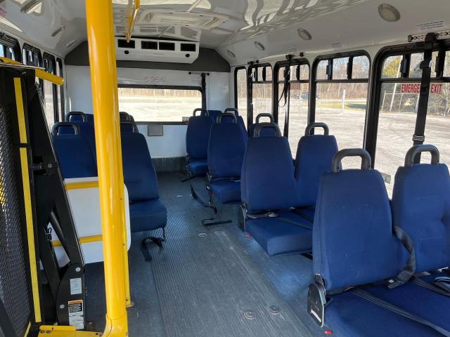 2013 Ford Econoline E450 Super Duty Cutaway Van - Фото 6