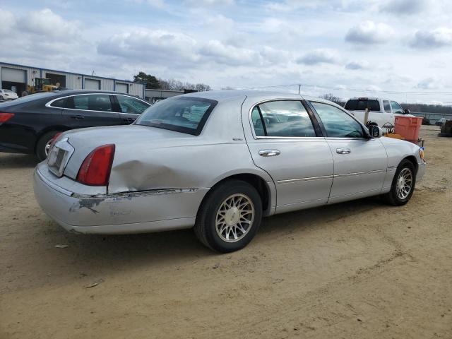 2002 Lincoln Town Car Signature - Фото 3